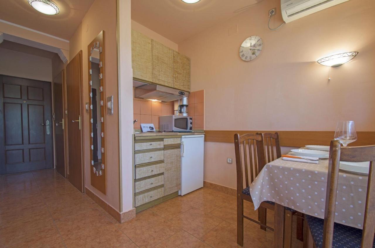 Apartments Oaza Драмал Екстериор снимка