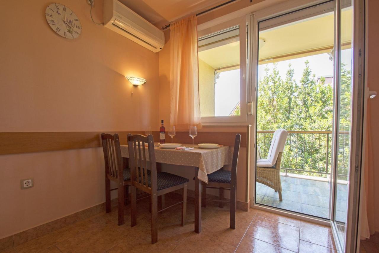 Apartments Oaza Драмал Екстериор снимка