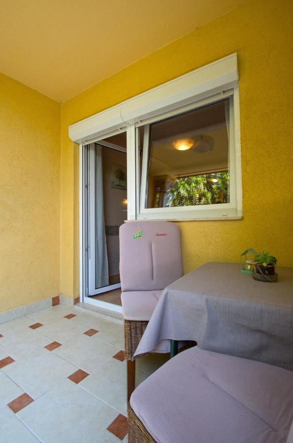 Apartments Oaza Драмал Екстериор снимка