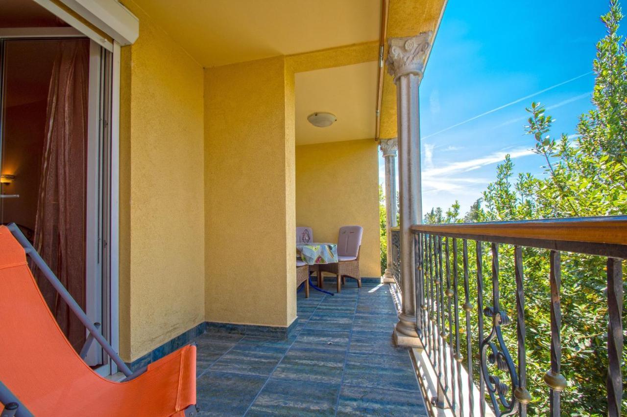 Apartments Oaza Драмал Екстериор снимка